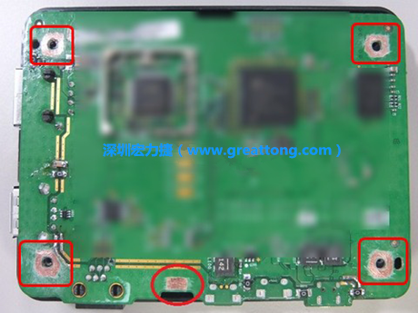 手動去綠漆。使用傳統(tǒng)的刀片去除綠漆后的效果。